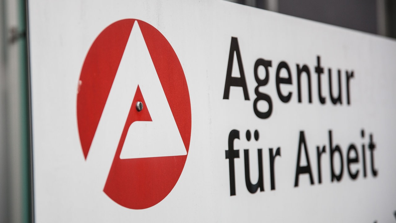 Das Logo der Agentur für Arbeit, ein großes A auf rotem Grund. 